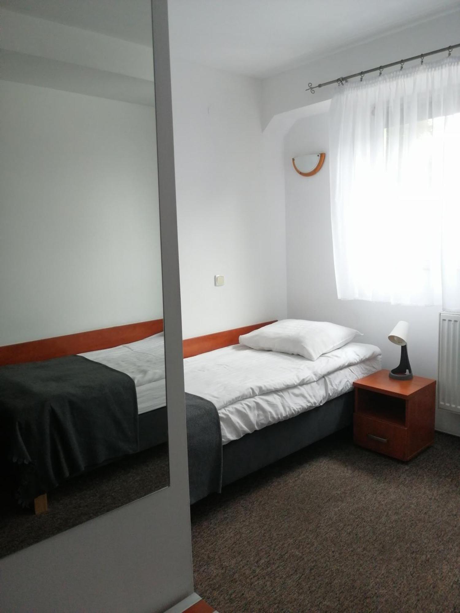Hotel Dabrowiak Dąbrowa Górnicza Esterno foto